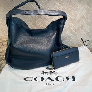 Coach Hobo with Wallet-- Excellent Deal!!
